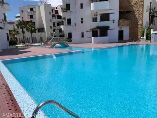 شقة للايجار في كورنيش مارتيل، غرفة نوم واحدة، غرفة معيشة، حمام سباحة