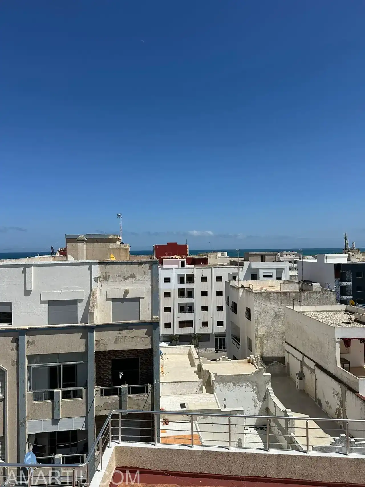 شقة جميلة للبيع في مارتيل في ميرامار غرفة معيشة بغرفتي نوم 50 متر الطابق الثالث