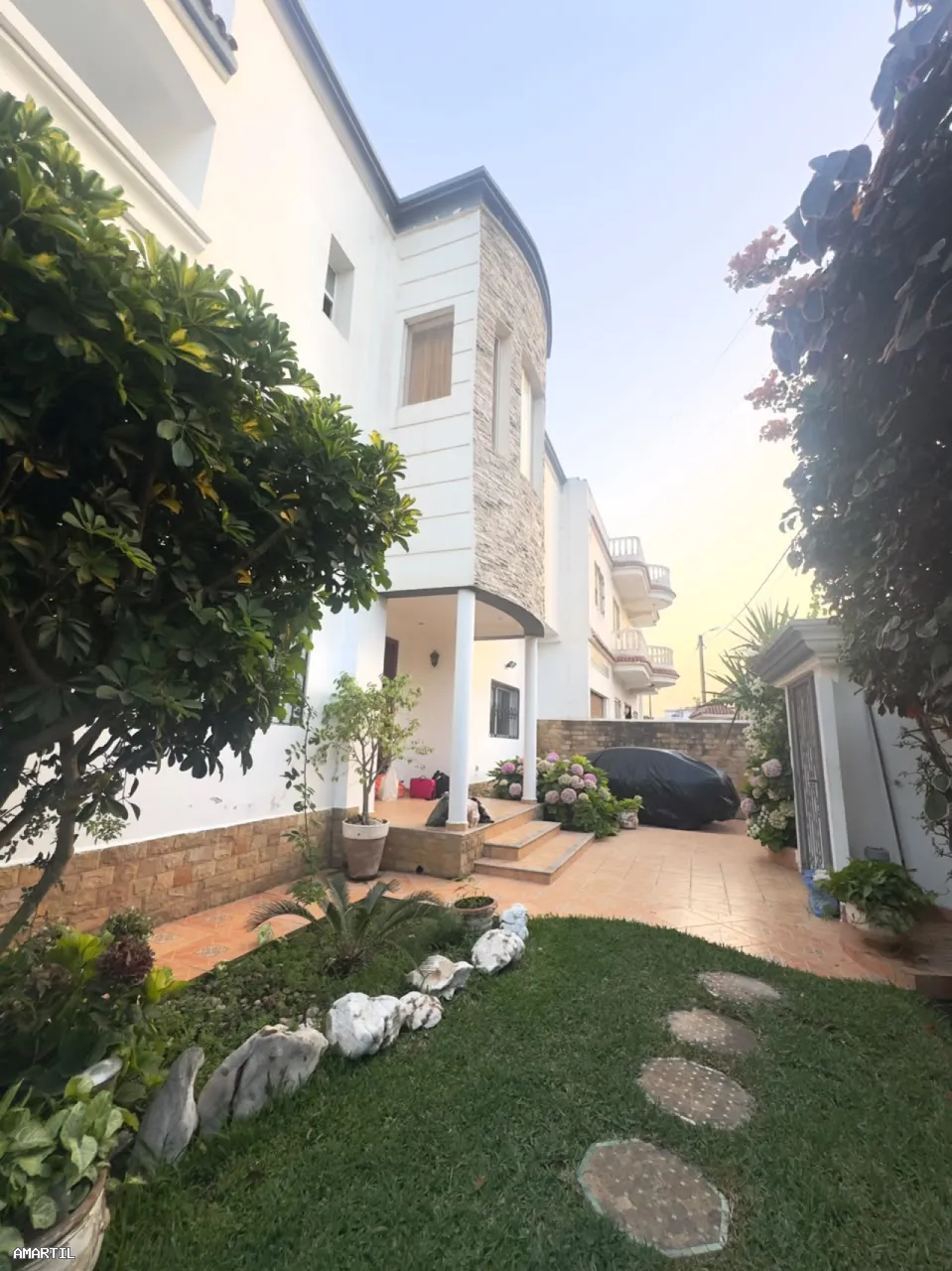Belle villa à louer à Martil 3 salons avec ja...