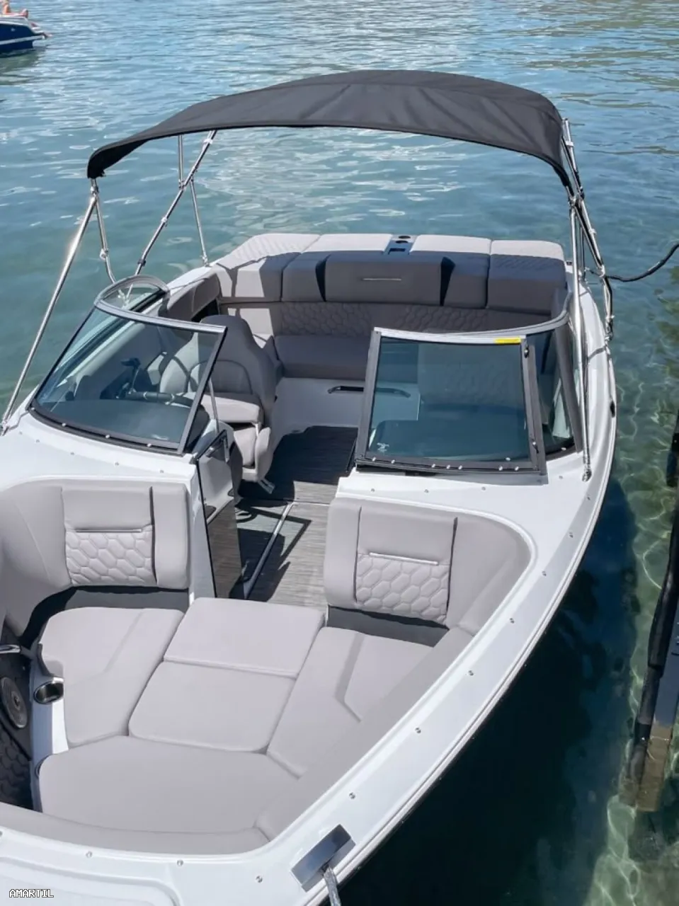 Yacht à louer pour sorties en mer luxe