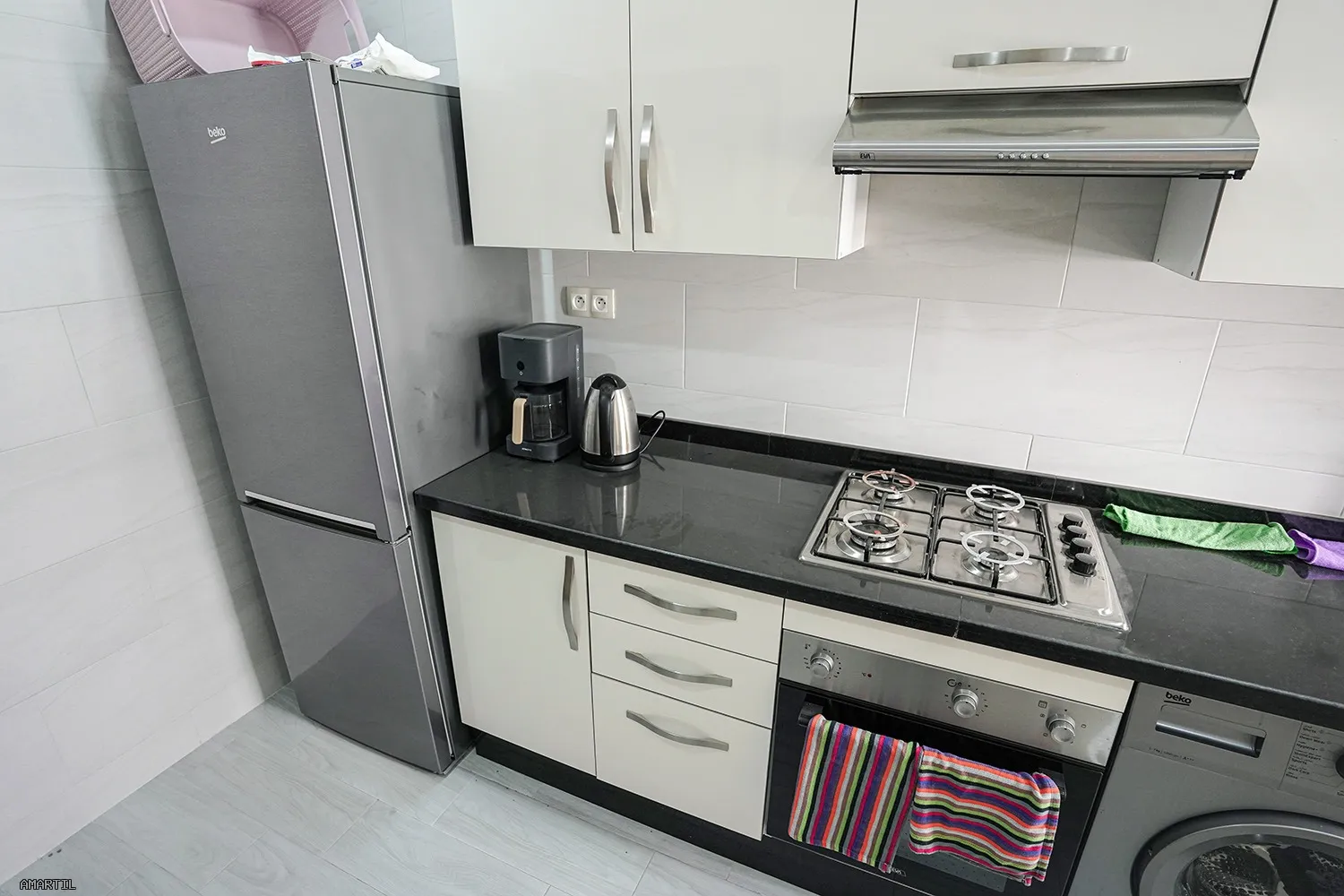 شقة 100 م² للبيع في مرتيل 3 غرف نوم وشرفة شقة 100 م² للبيع في مرتيل 3 غرف نوم وشرفة