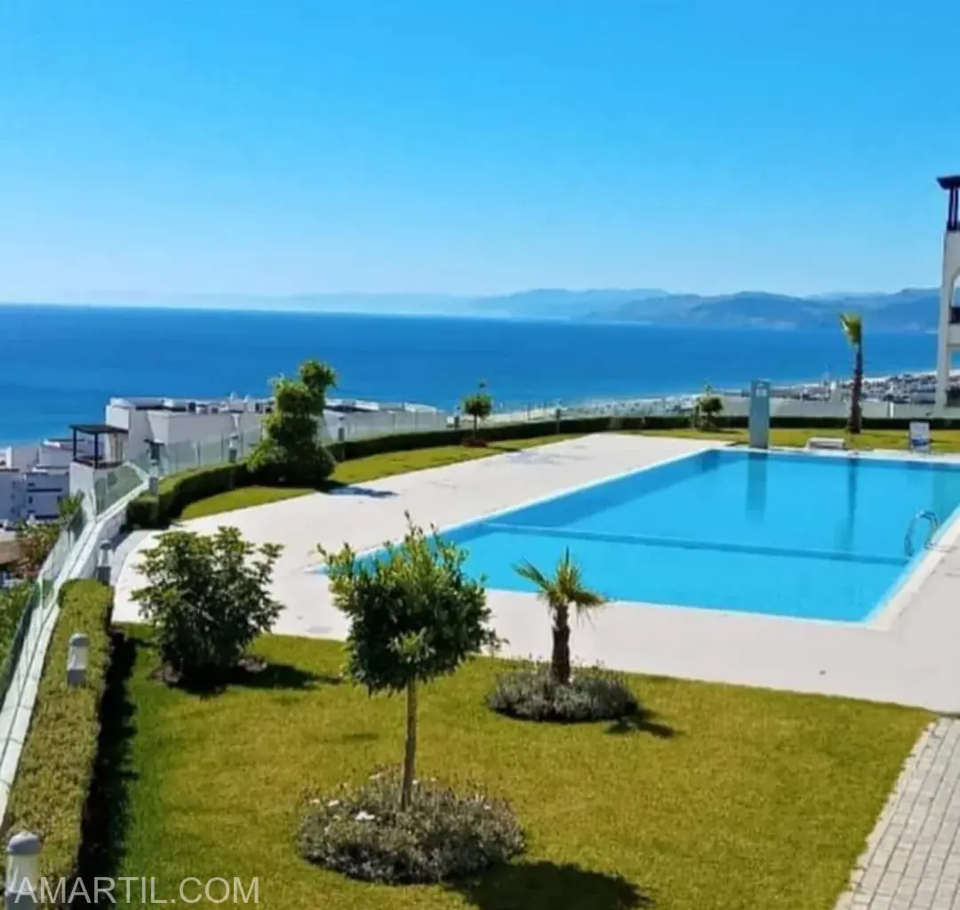 Élégant appartement à Cabo Negro à louer - 2 chambres, salon, piscine et vue mer
