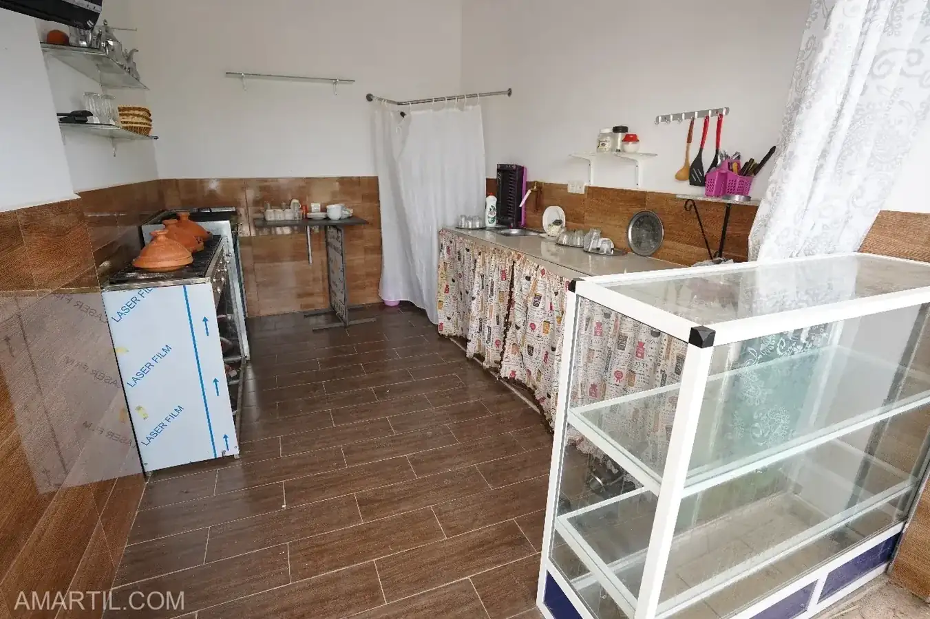 Magasin à vendre à martil, équipé,d'eau et d'électricité, 12 mètres portefeuille