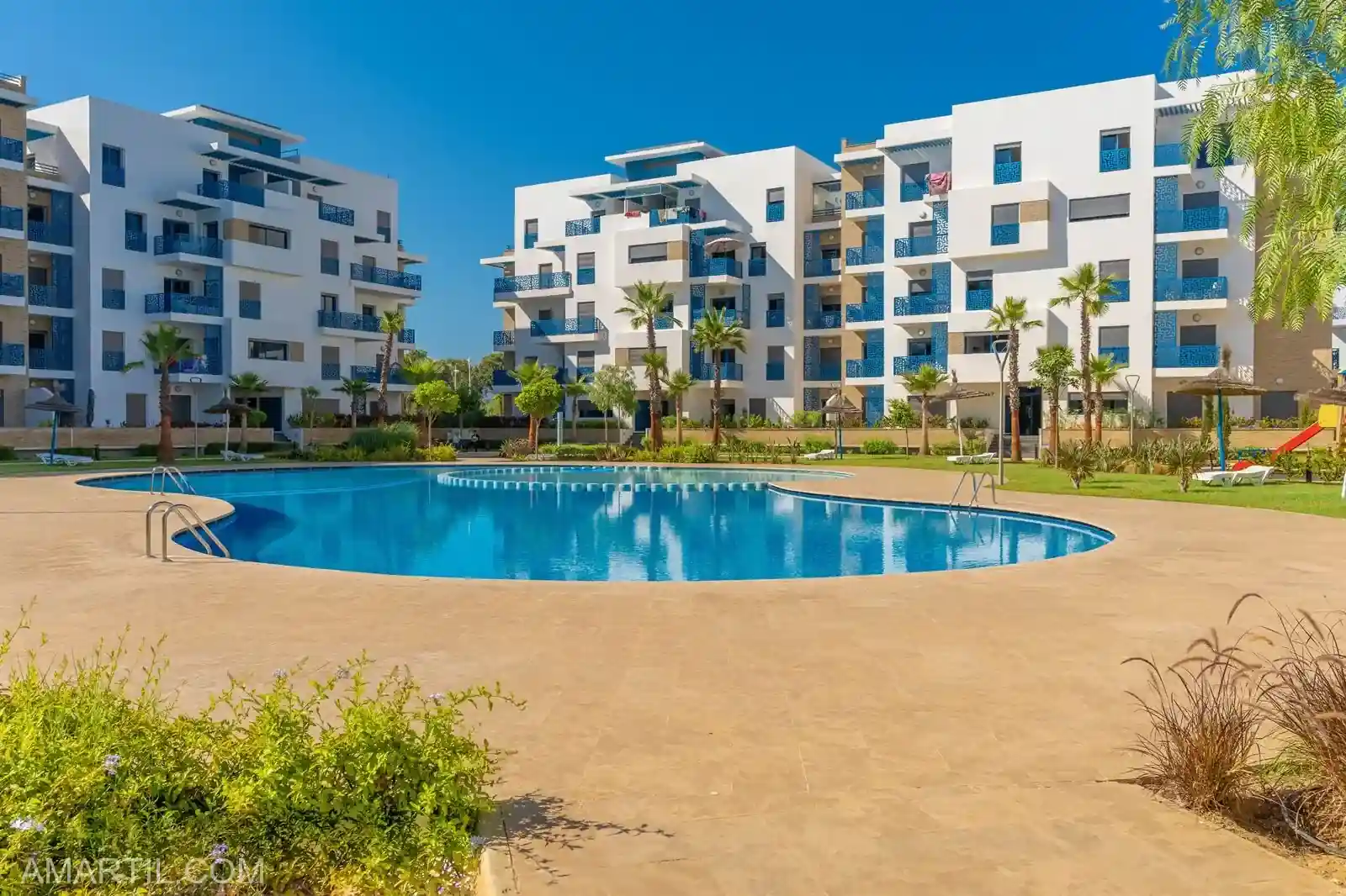 Appartement à louer à Martil résidence fermée 1èr étage piscine 2 chambre 2 balcon salon