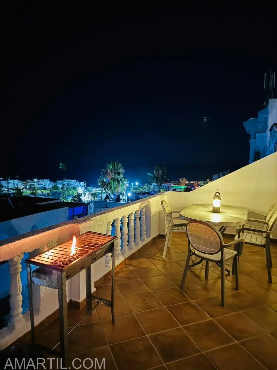 Appartement moderne à louer à Cabo Negro, dans une résidence sécurisée et calme.