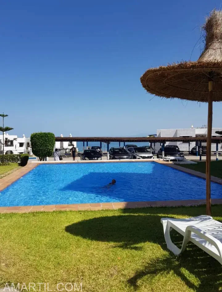 Séjournez à Cabo Negro : Appartement de rêve - 2 chambres, salon, piscine, vue mer