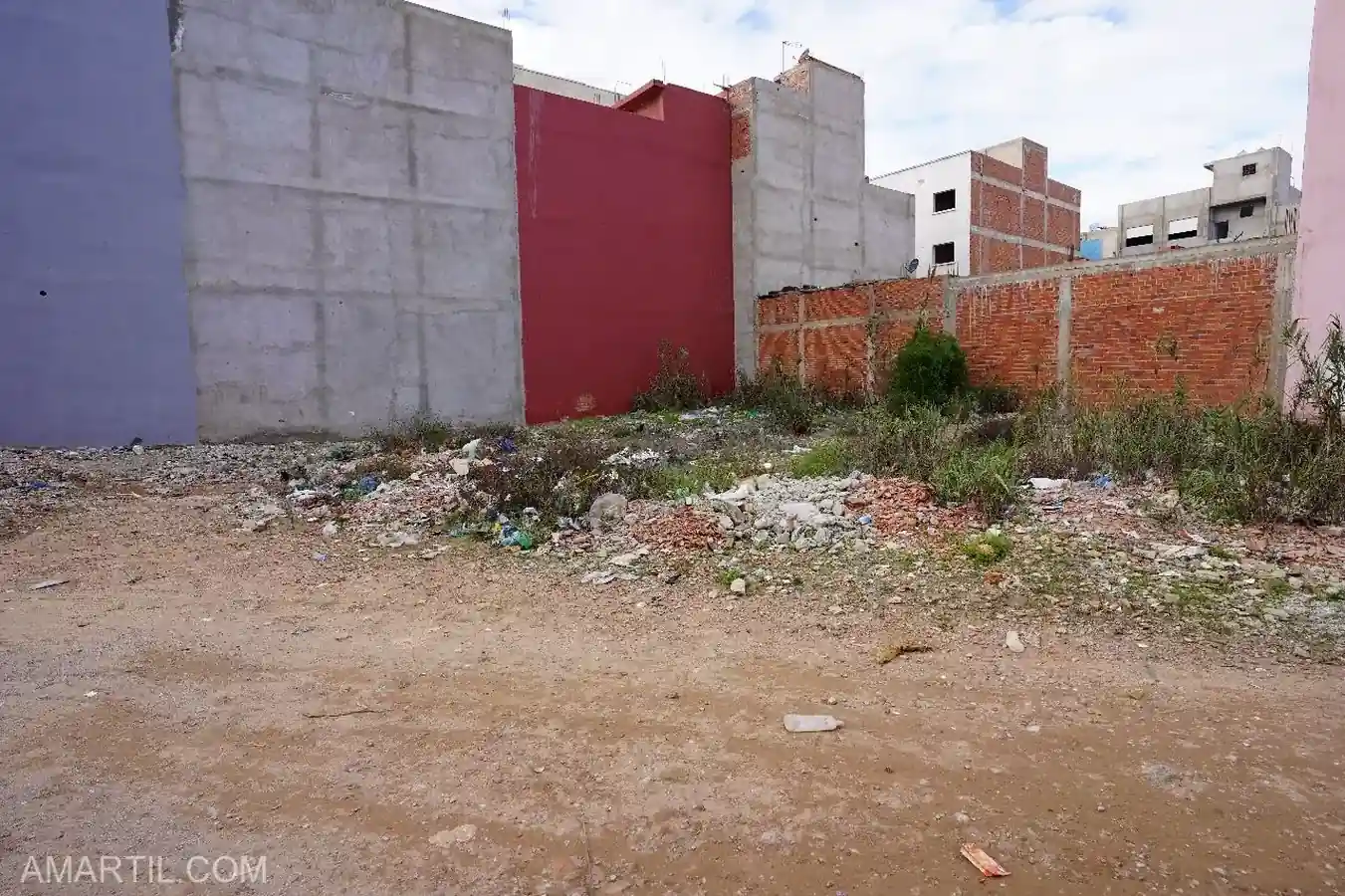 Terrain à vendre à Martil, 240 mètres carrés, la propriété, une façade