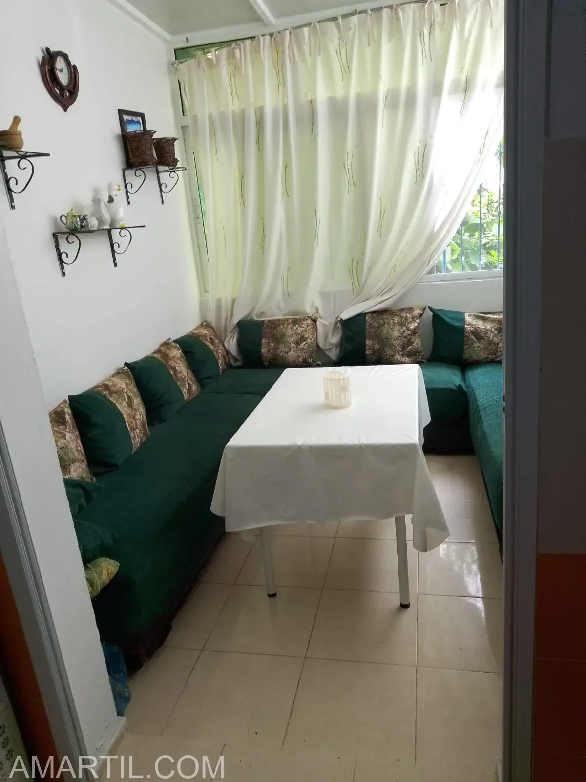Appartement à louer à la journée à Riad Sofia avec 2 chambres et un salon au rez-de-chaussée