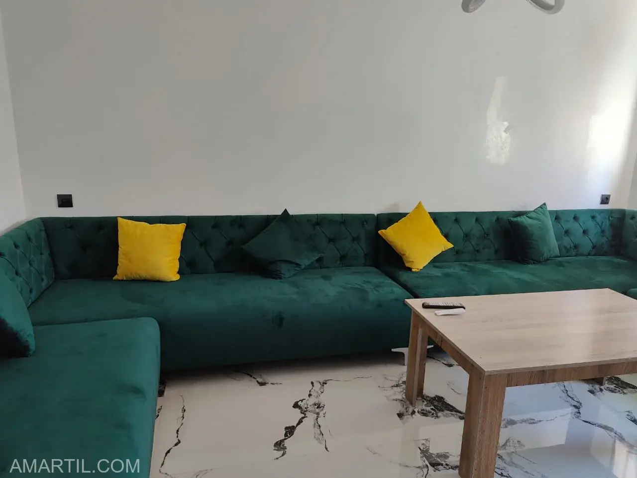 APPARTEMENT à LOUER À MARTIL  BALCON 2 CHAMBRE SALON  Balcon 3ème étage 54 mètres
