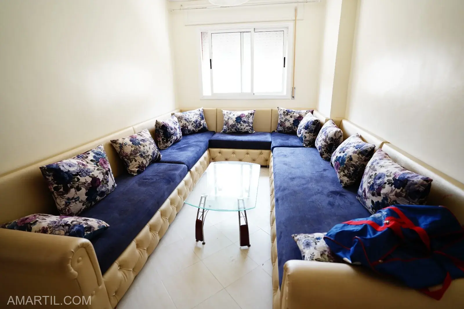 appartement à louer à martil 1 er étage ,2chambre 3 balcons 2 salon 117 mètres
