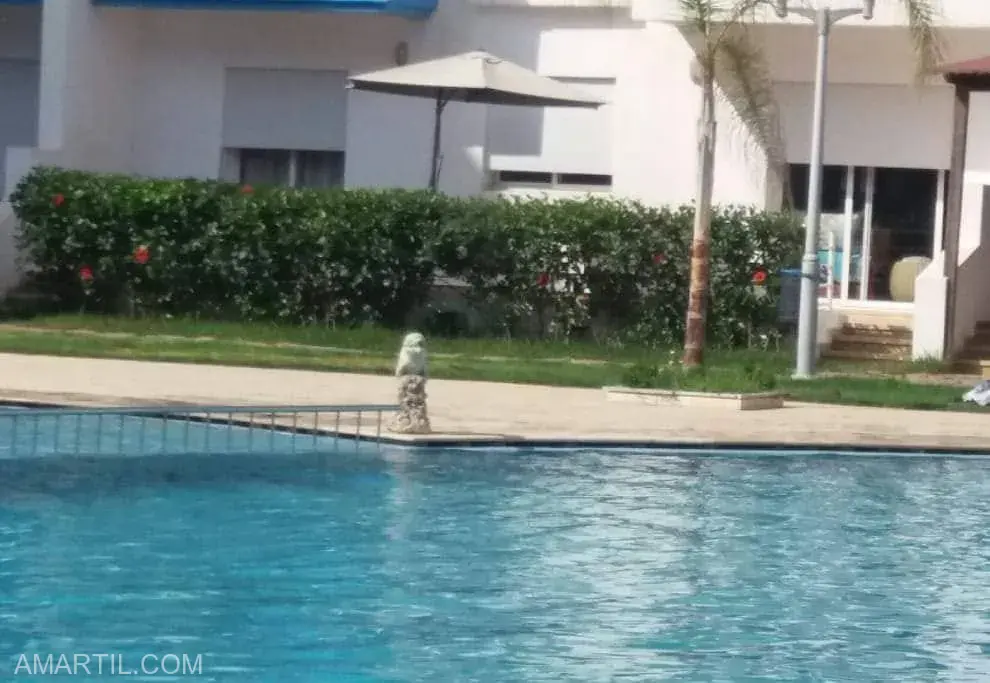 Appartement à louer dans une résidence avec piscine – une chambre et deux salons
