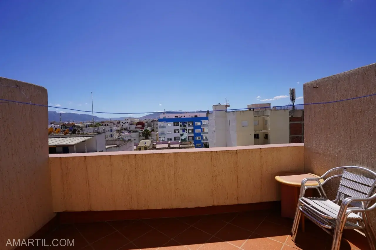 Studio à louer avec une résidence de tourisme à corniche Martil chambre salon balcon