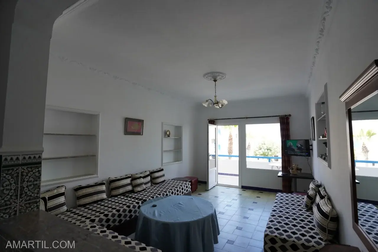 Appartement à louer à la journée à quelques mètres de la mer, salon 1 er étage